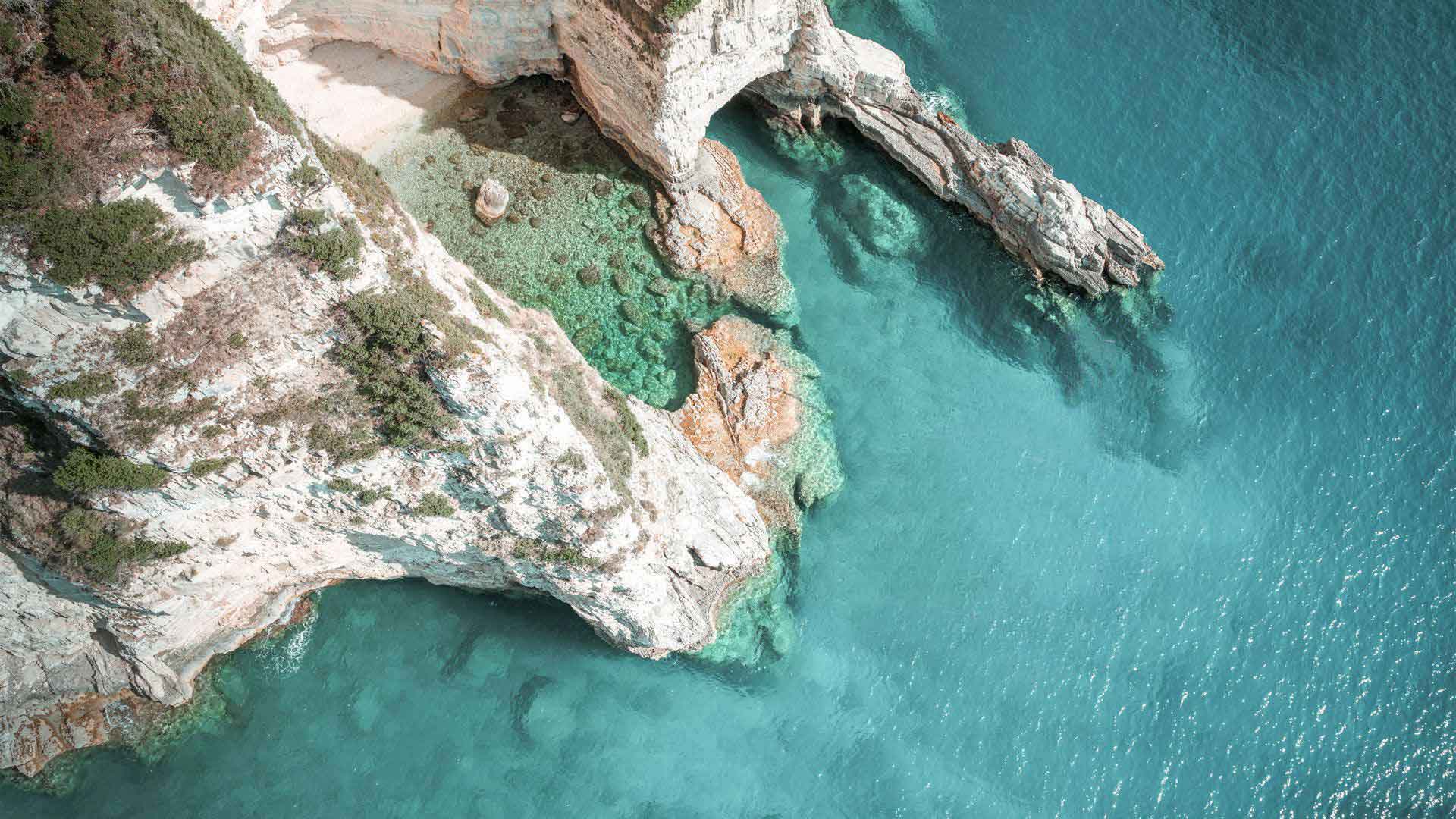 Παξοί Βόλτα στις παραλίες με βάρκα