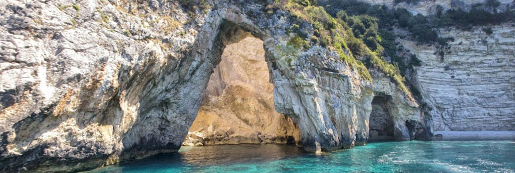 Γαλάζιες Σπηλιές Παξοί